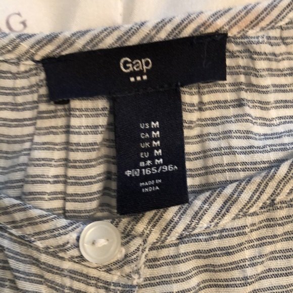Gap size medium tie front blue stripped button - Picture 4 of 7